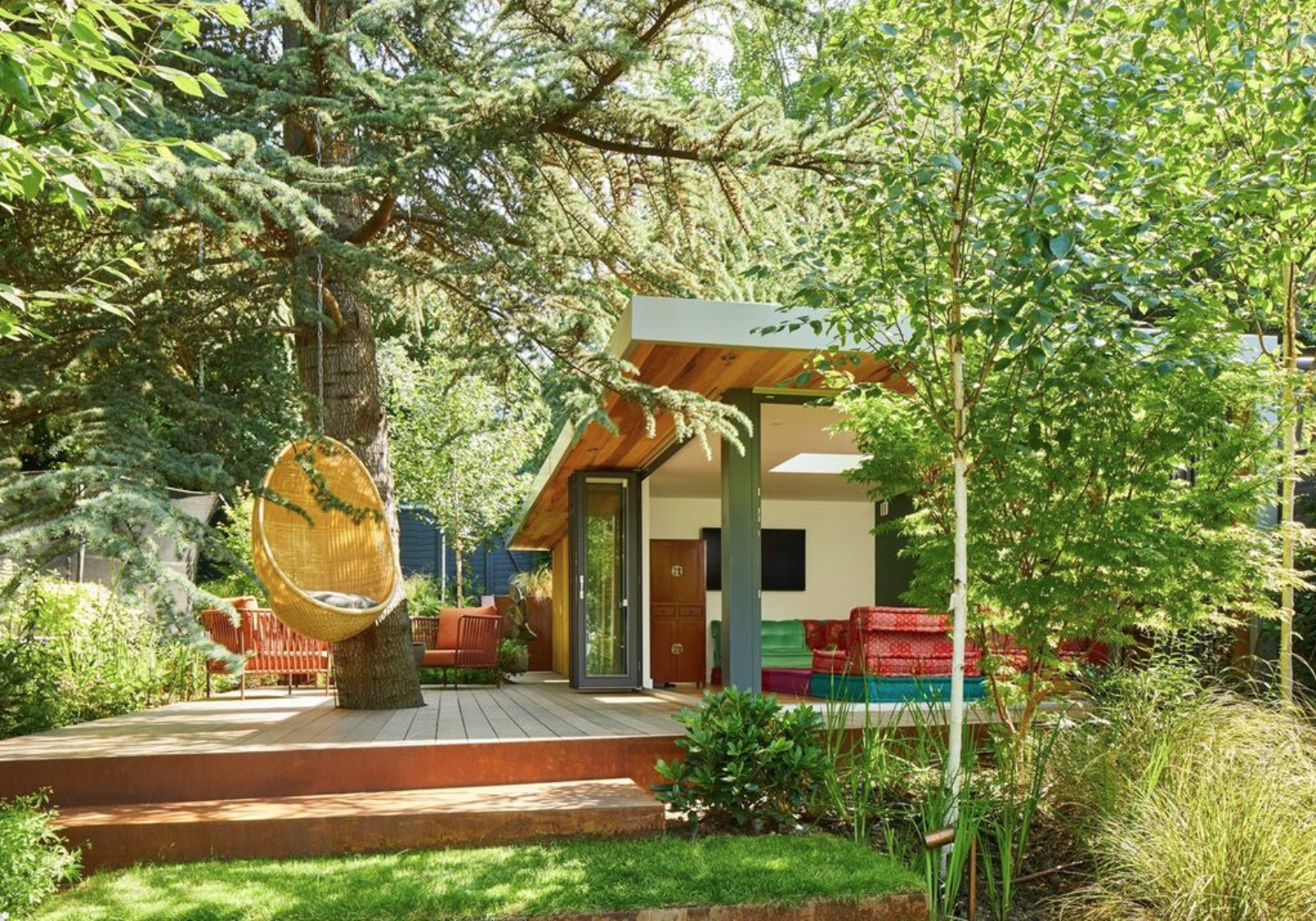 outdoor entertaining space